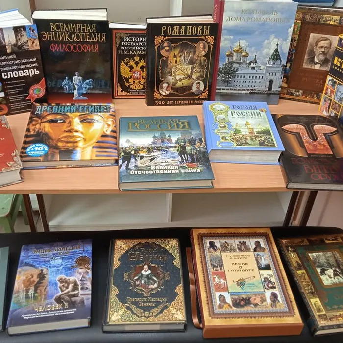 Нам дарят книги