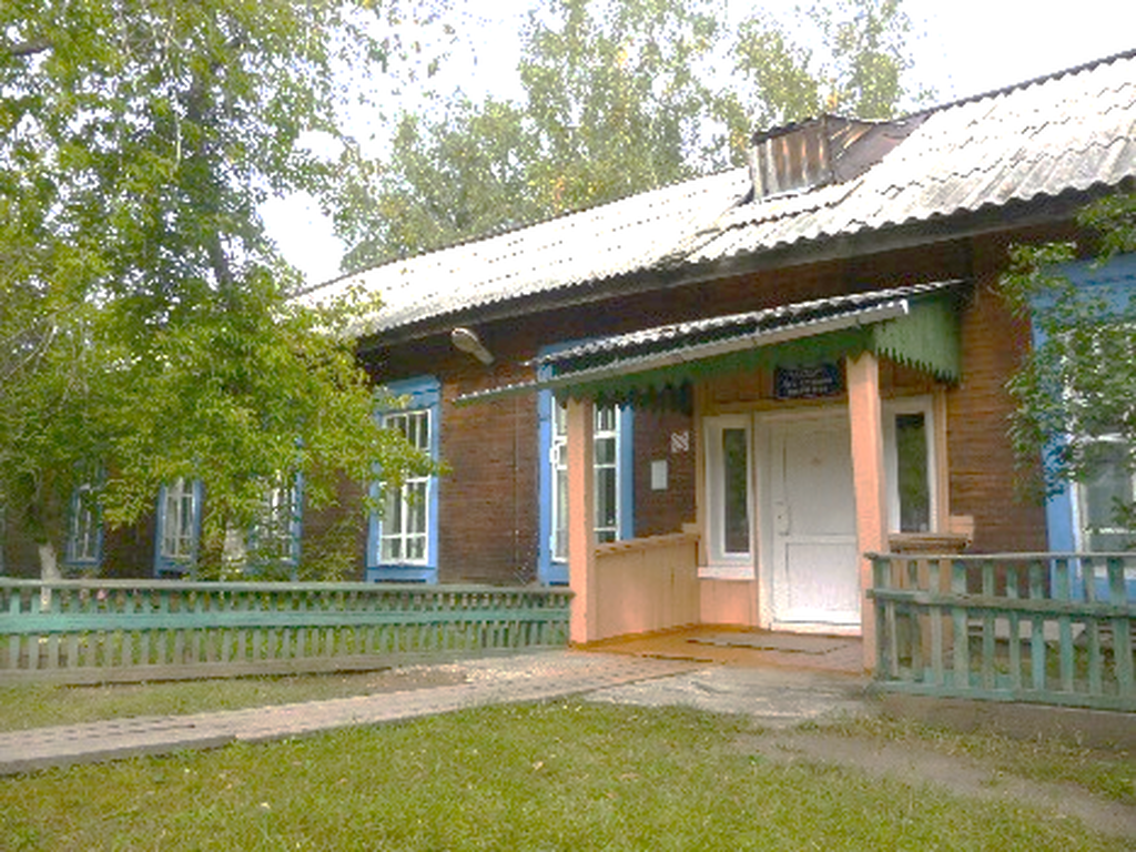 До 2020 года в здании располагался Дом детского творчества (Усть-Уда)